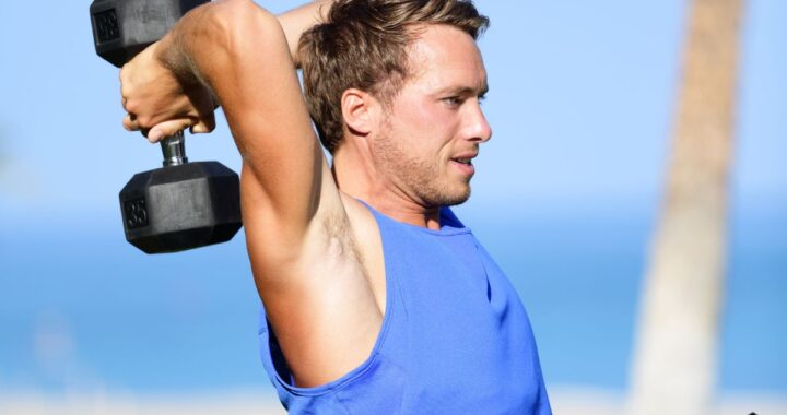Exercices triceps avec haltères : sculptez vos bras avec ces mouvements efficaces !